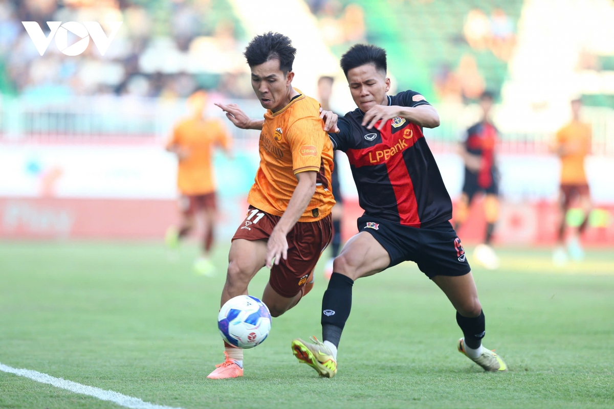 ket qua bong da vong 17 v-league toi 5-4 ninh binh nguoc dong thang hagl hinh anh 6