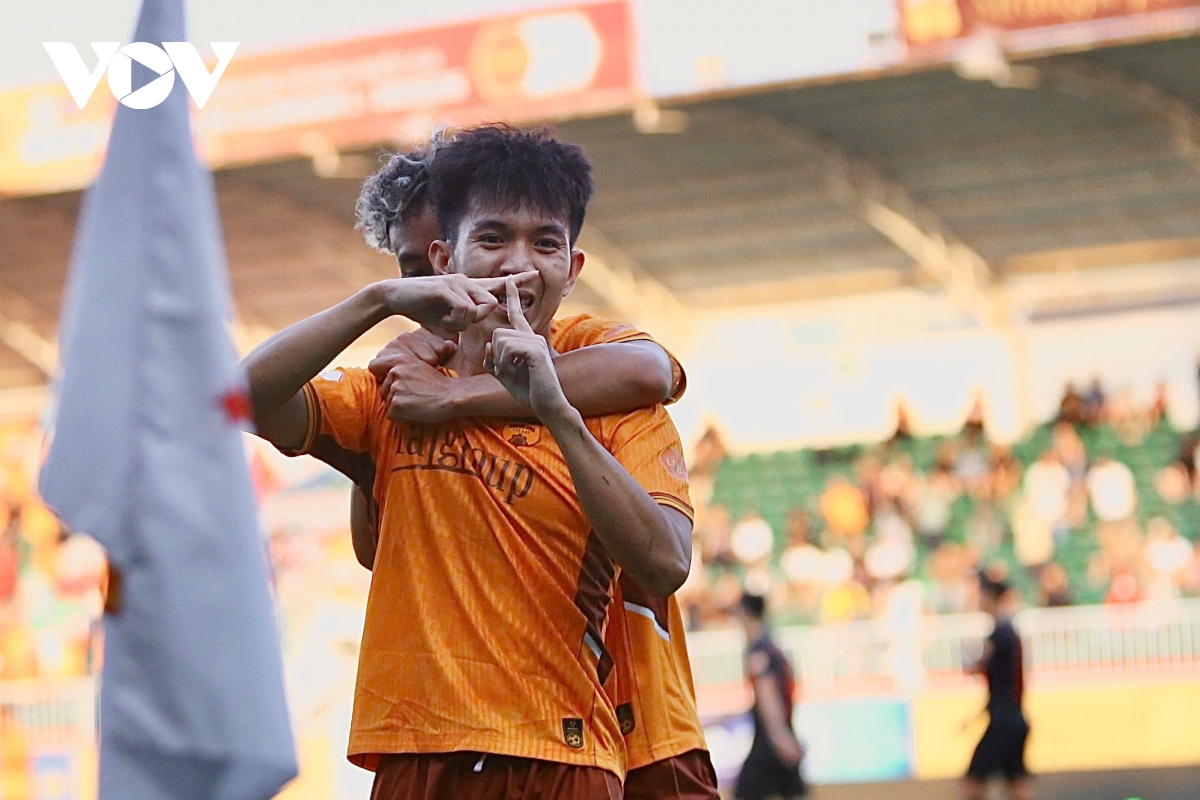 ket qua bong da vong 17 v-league toi 5-4 ninh binh nguoc dong thang hagl hinh anh 8