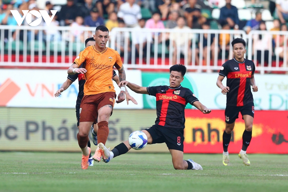 ket qua bong da vong 17 v-league toi 5-4 ninh binh nguoc dong thang hagl hinh anh 1