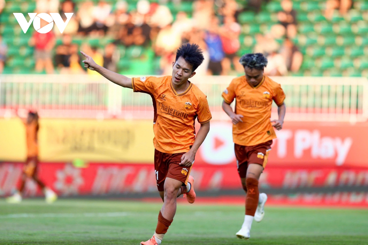 ket qua bong da vong 17 v-league toi 5-4 ninh binh nguoc dong thang hagl hinh anh 10