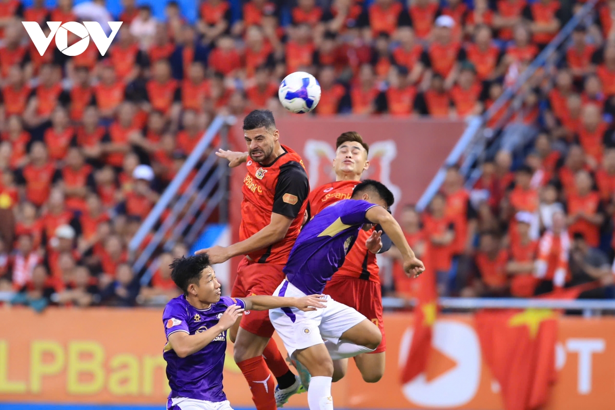 ket qua bong da hom nay 24 4 ha noi fc thang ninh binh, ap sat top ba v-league hinh anh 31