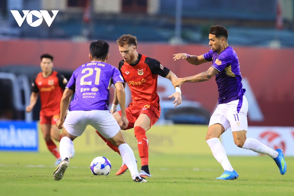 ket qua bong da hom nay 24 4 ha noi fc thang ninh binh, ap sat top ba v-league hinh anh 33
