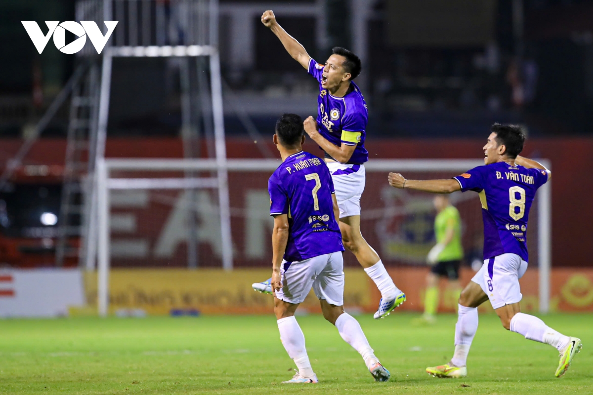 ket qua bong da hom nay 24 4 ha noi fc thang ninh binh, ap sat top ba v-league hinh anh 36