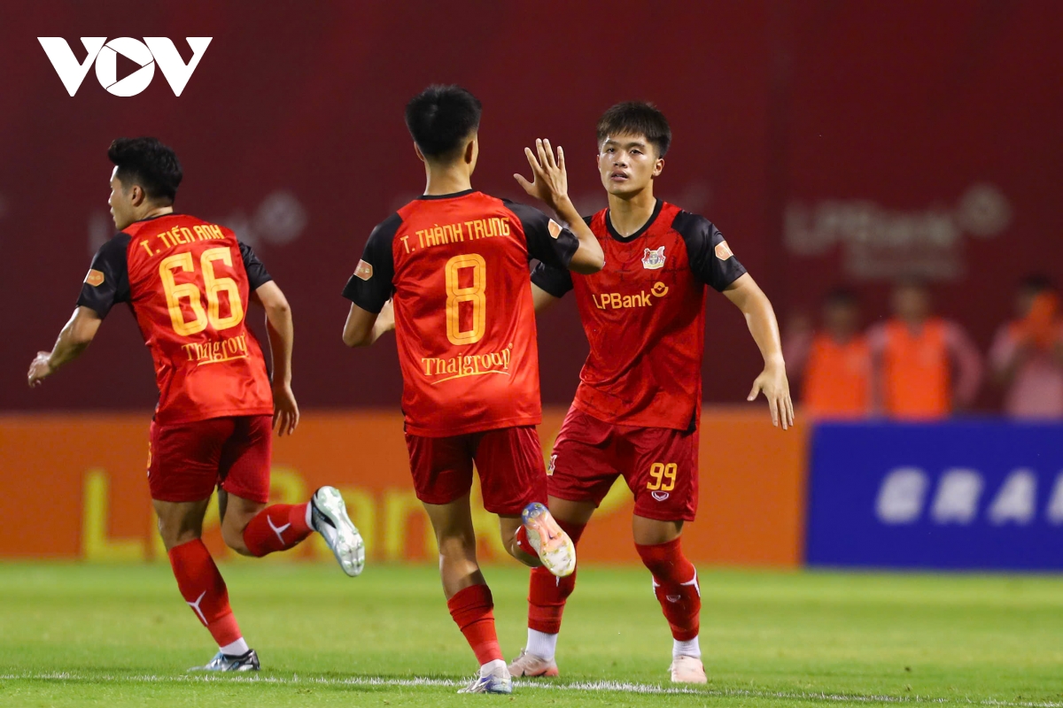 van quyet ghi ban, ha noi fc sang cua vao top ba v-league hinh anh 12