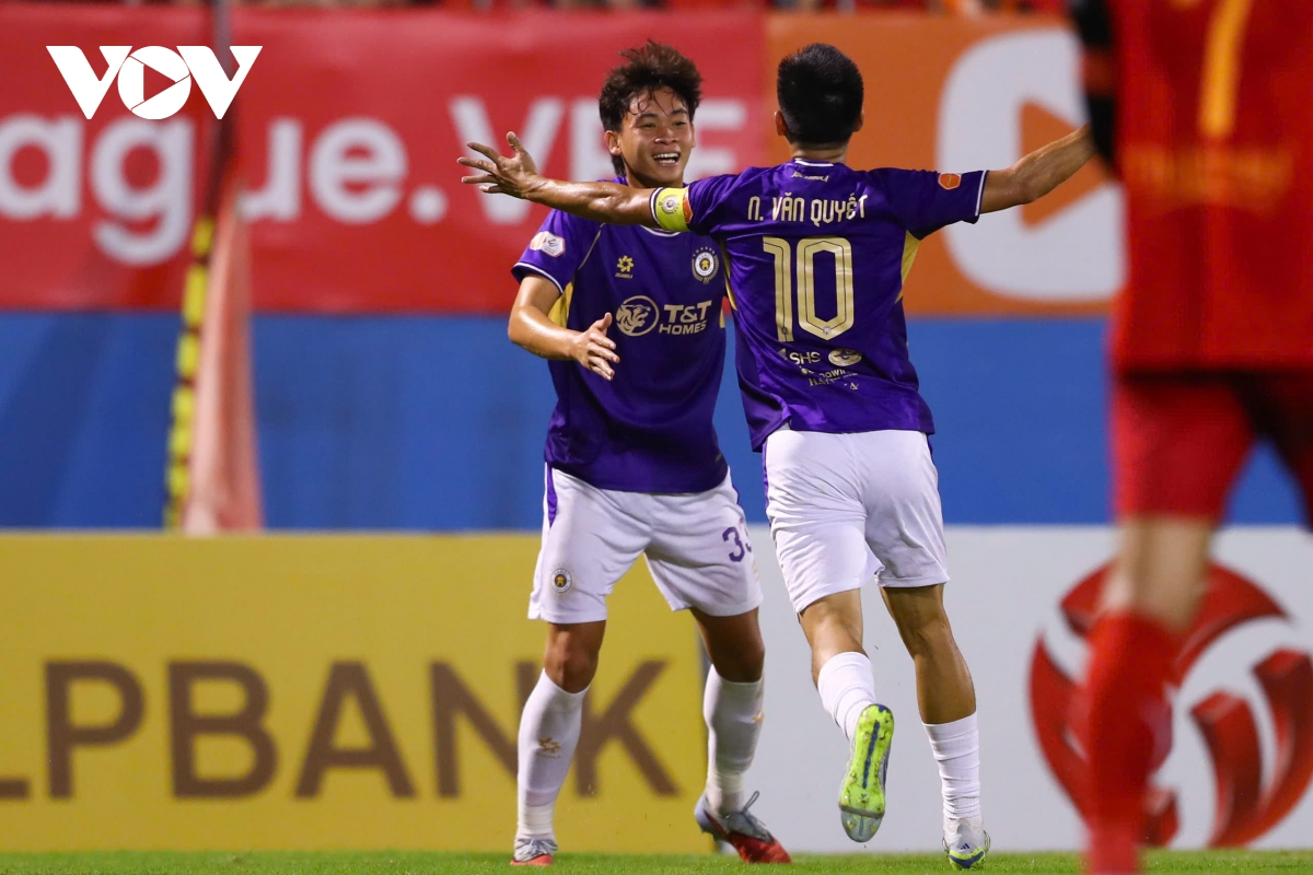 van quyet ghi ban, ha noi fc sang cua vao top ba v-league hinh anh 7