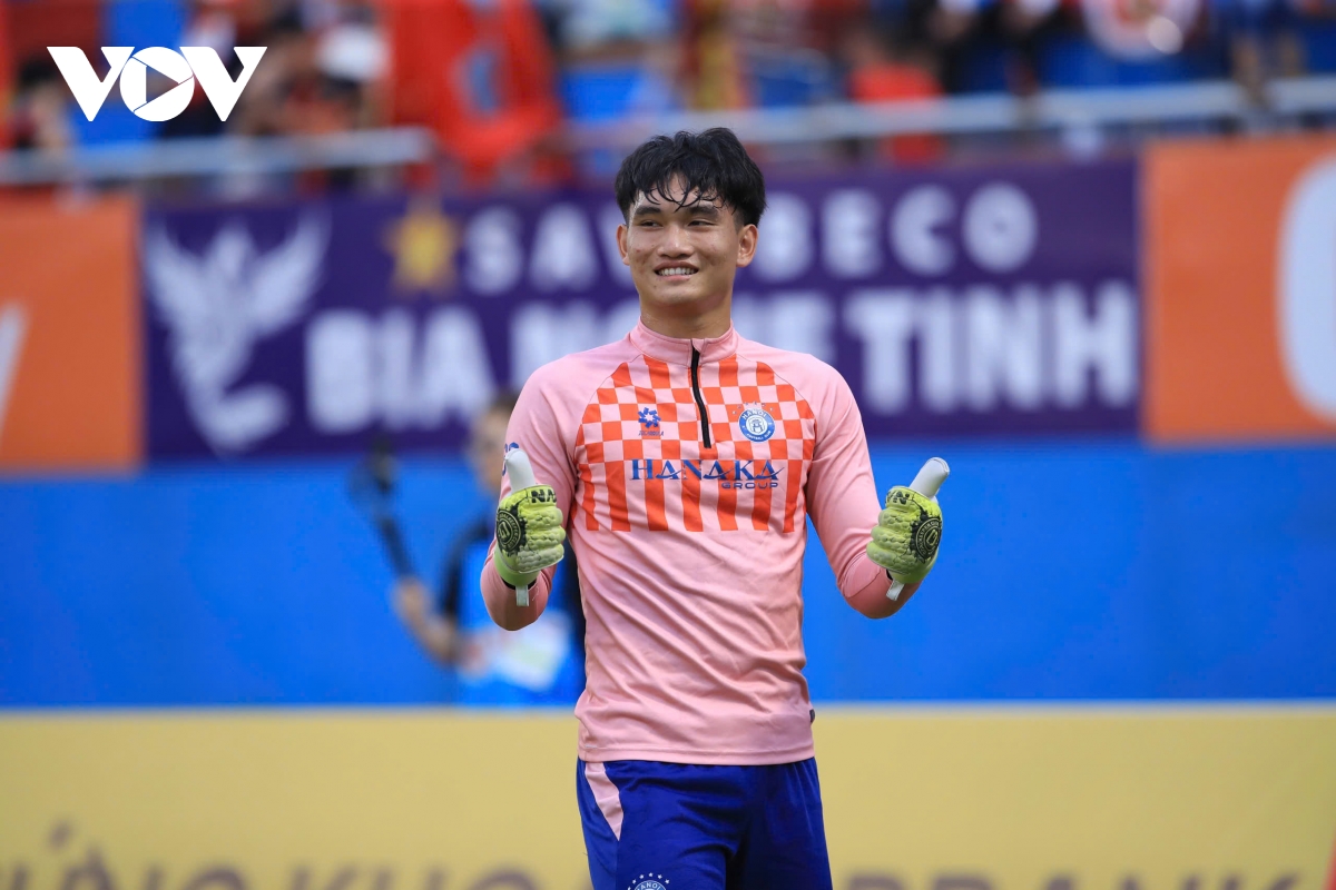 ket qua bong da hom nay 24 4 ha noi fc thang ninh binh, ap sat top ba v-league hinh anh 15