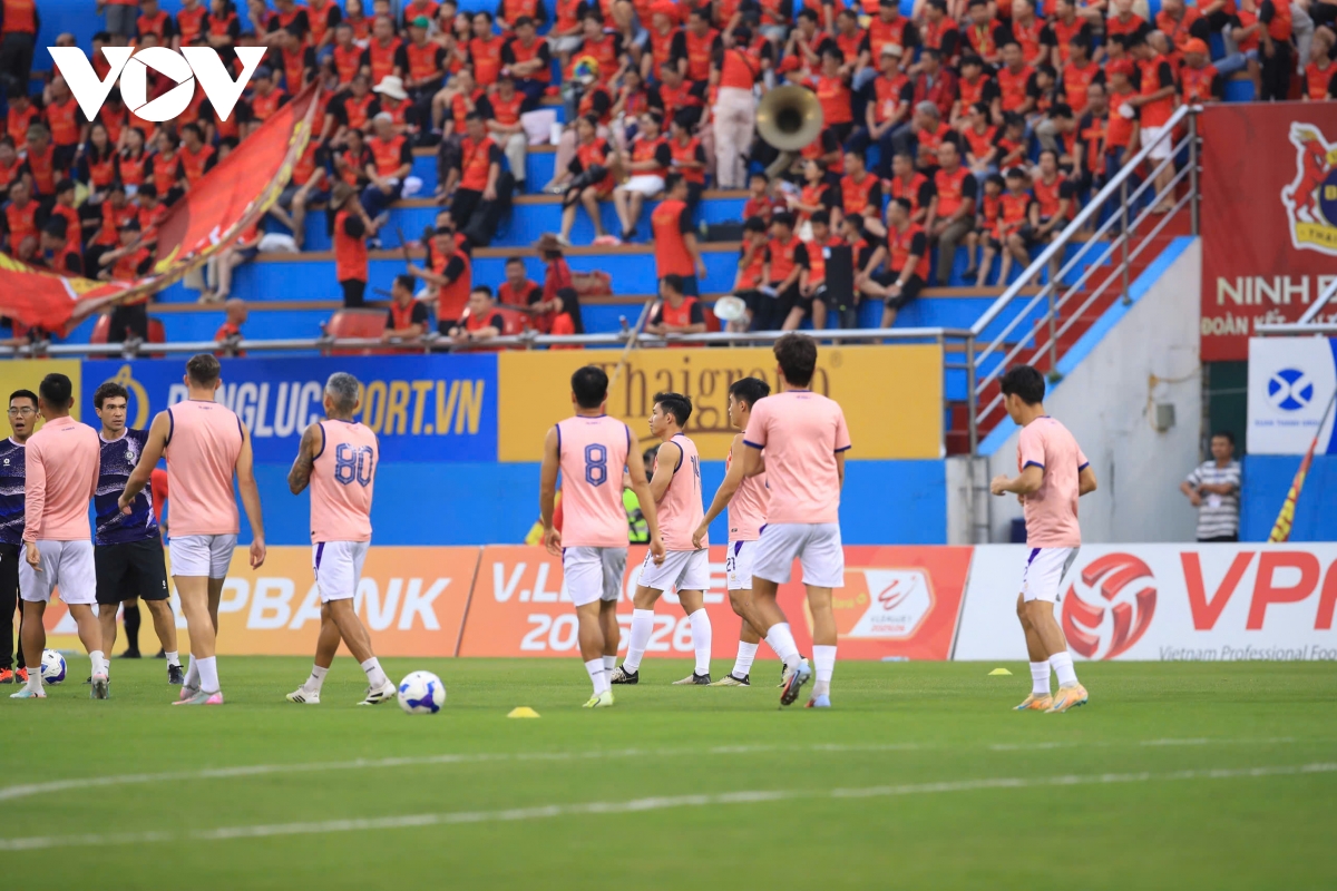 ket qua bong da hom nay 24 4 ha noi fc thang ninh binh, ap sat top ba v-league hinh anh 19