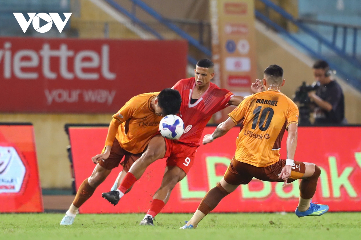 truc tiep the cong viettel 0 - 0 hagl hiep hai bung no ban thang hinh anh 1