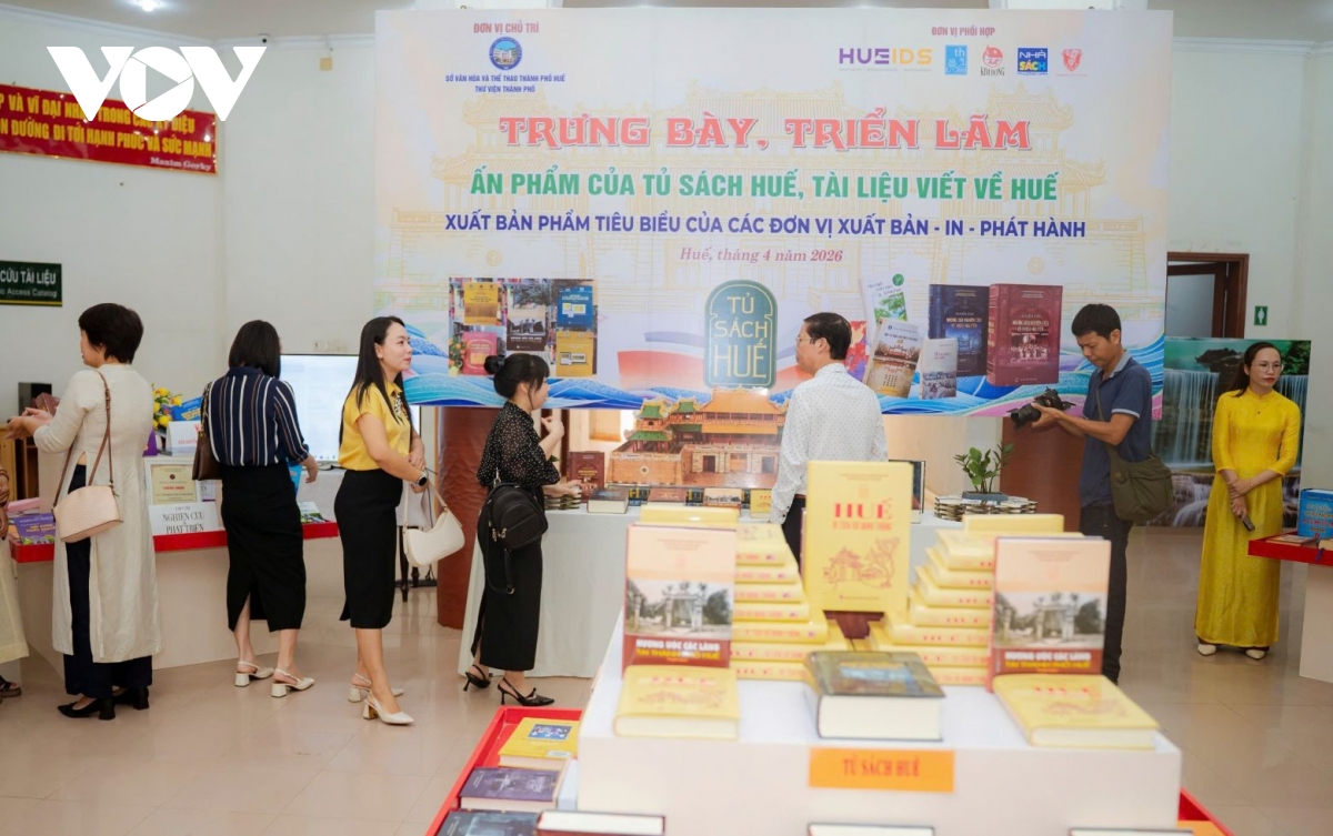 khai mac ngay sach va van hoa doc viet nam tai hue hinh anh 5