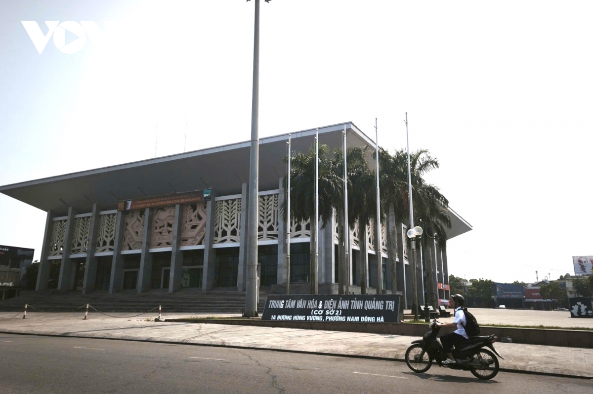 De xuat dua 230 can bo lam viec tai tru so phia nam tinh quang tri hinh anh 2