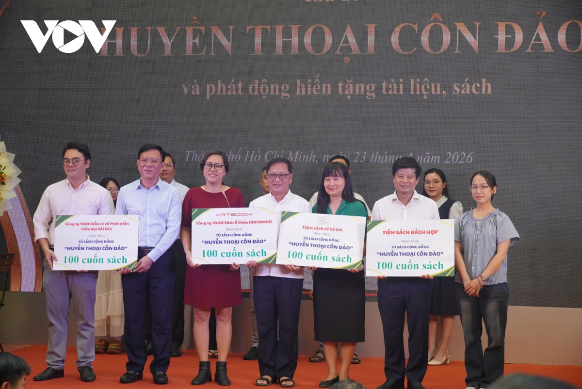 tp.hcm ra mat tu sach va phat dong hien tang tu lieu cho dac khu con Dao hinh anh 4