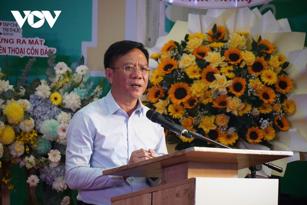 tp.hcm ra mat tu sach va phat dong hien tang tu lieu cho dac khu con Dao hinh anh 3