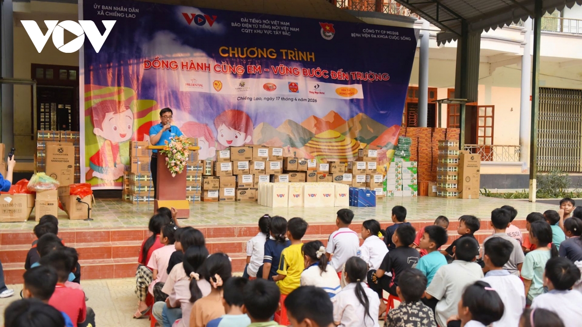 bao Dien tu tieng noi viet nam to chuc chuong trinh thien nguyen tai son la hinh anh 2