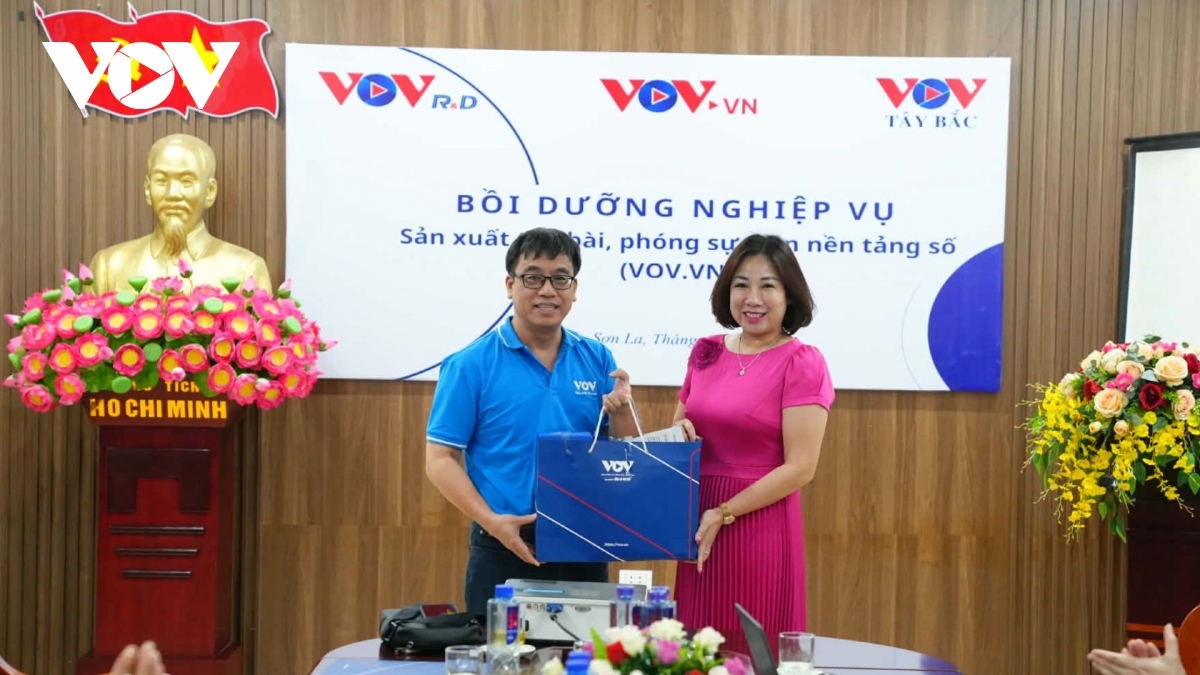 Báo Điện tử TNVN trao đổi nghiệp vụ với VOV Tây Bắc