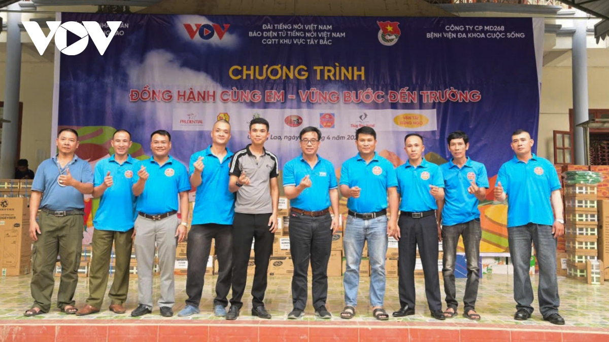 bao Dien tu tieng noi viet nam to chuc chuong trinh thien nguyen tai son la hinh anh 11