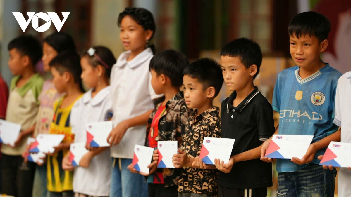 bao Dien tu tieng noi viet nam to chuc chuong trinh thien nguyen tai son la hinh anh 6