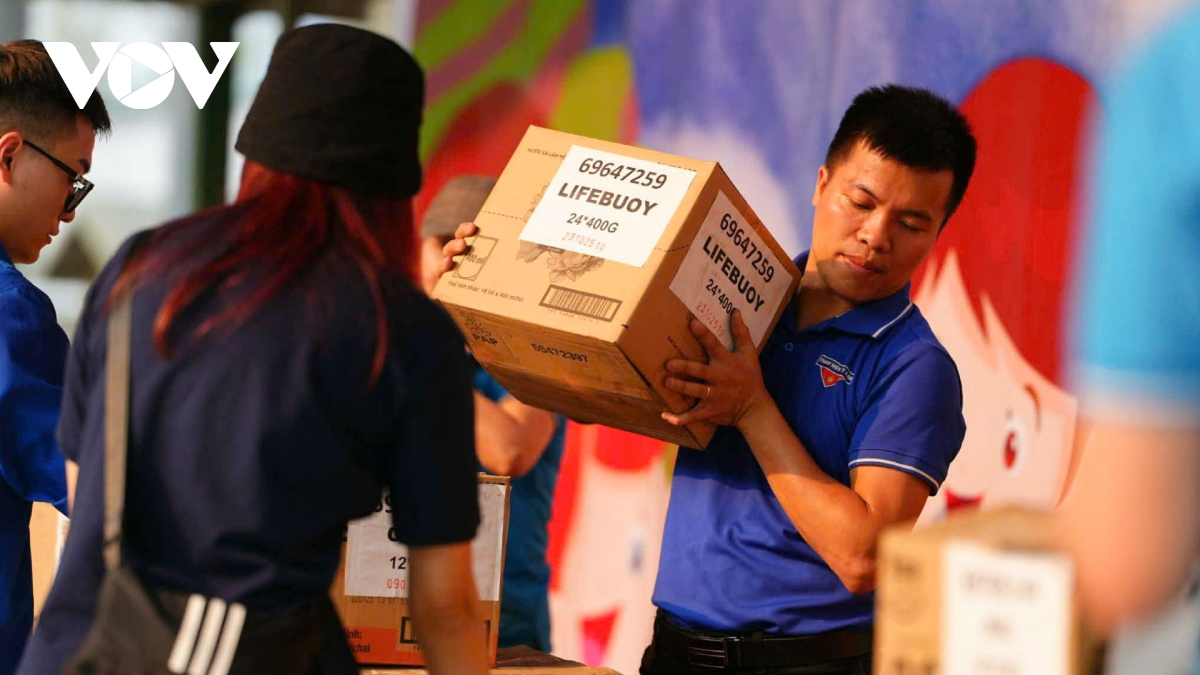 bao Dien tu tieng noi viet nam to chuc chuong trinh thien nguyen tai son la hinh anh 9