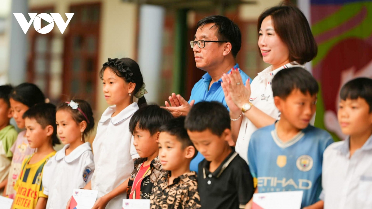 bao Dien tu tieng noi viet nam to chuc chuong trinh thien nguyen tai son la hinh anh 5