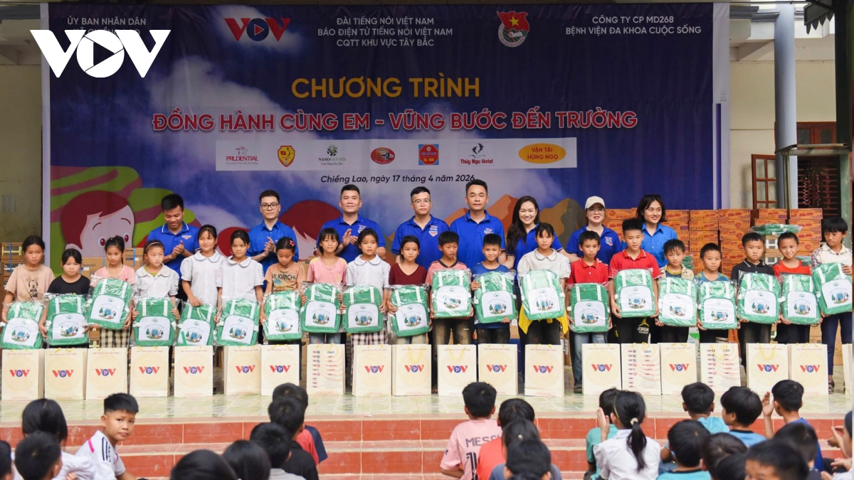 bao Dien tu tieng noi viet nam to chuc chuong trinh thien nguyen tai son la hinh anh 1