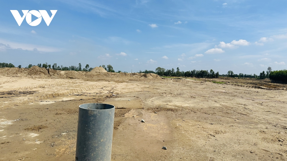 xuyen le tren cong truong cao toc mien tay hinh anh 4