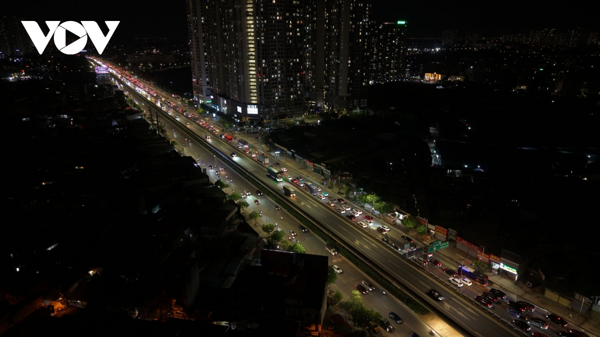 Vành đai 3 ùn tắc gần 10km, hàng nghìn phương tiện "chôn chân" nhiều giờ