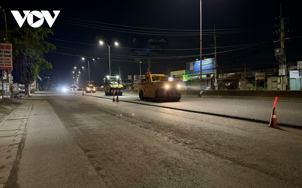 Dong nai gap rut sua den chieu sang quoc lo 51 truoc cao diem nghi le hinh anh 1