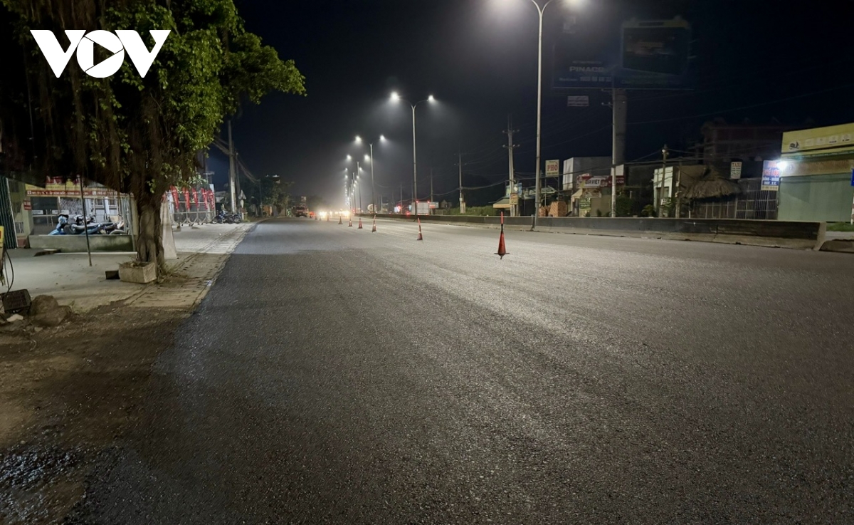 Đồng Nai gấp rút sửa đèn chiếu sáng Quốc lộ 51 trước cao điểm nghỉ lễ