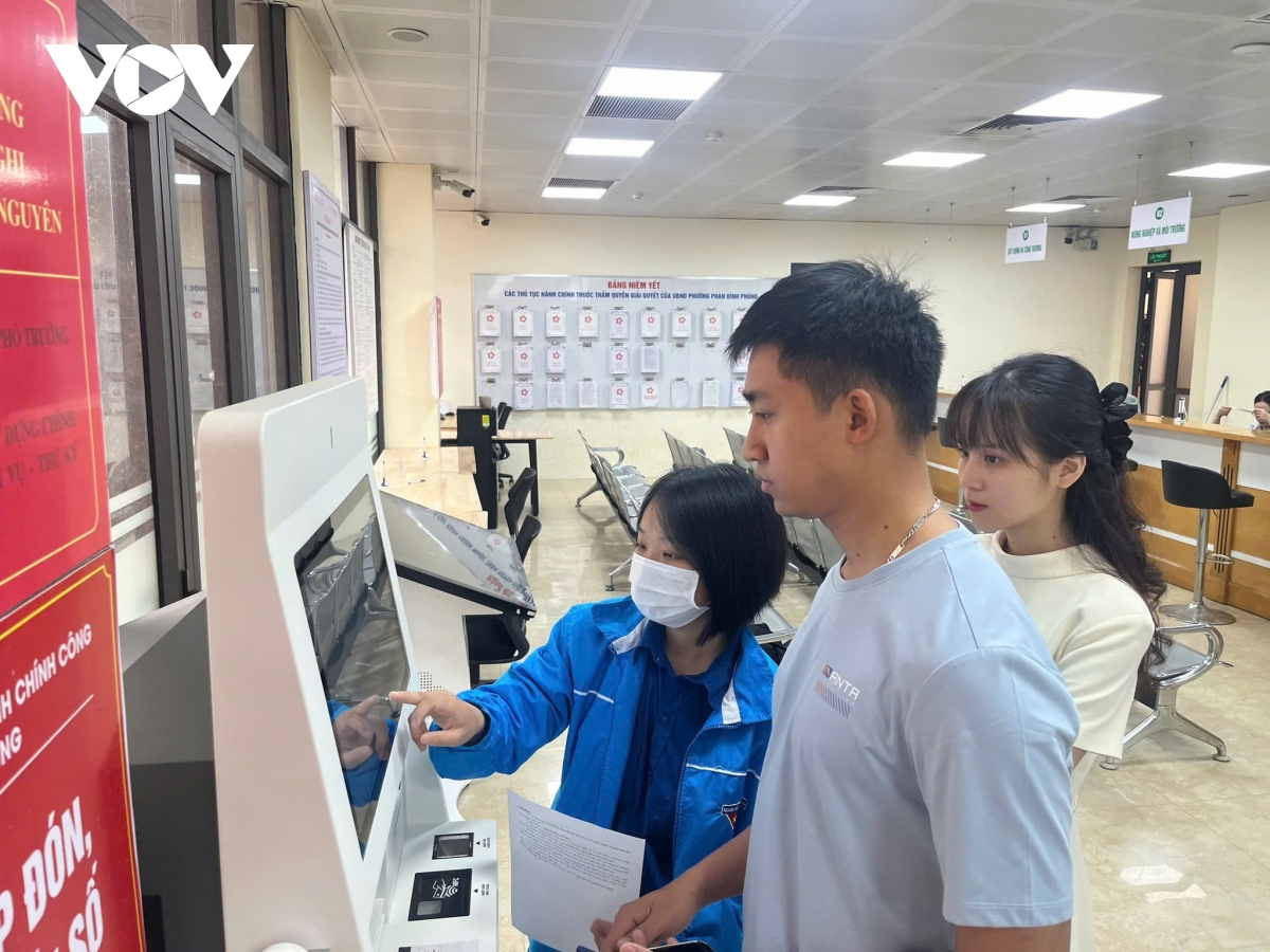 khi robot va ai tro thanh dong nghiep cua can bo phuong hinh anh 2