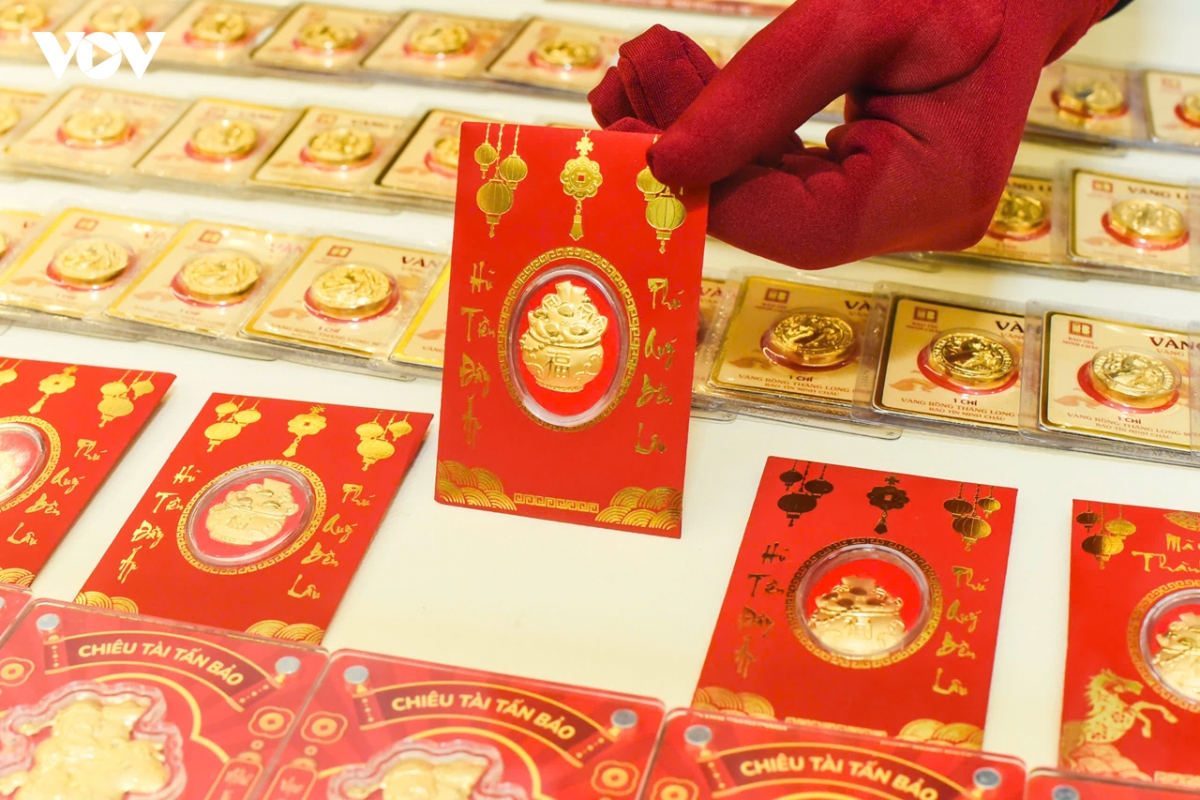 gia vang hom nay 17 8 vang trong nuoc di ngang, chenh lech con 5,2 trieu dong hinh anh 2