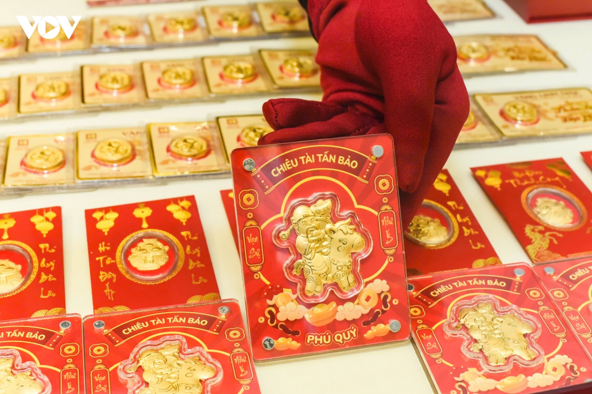 gia vang hom nay 8 8 vang the gioi ap sat moc 4.316 usd oz, vang sjc di ngang hinh anh 1