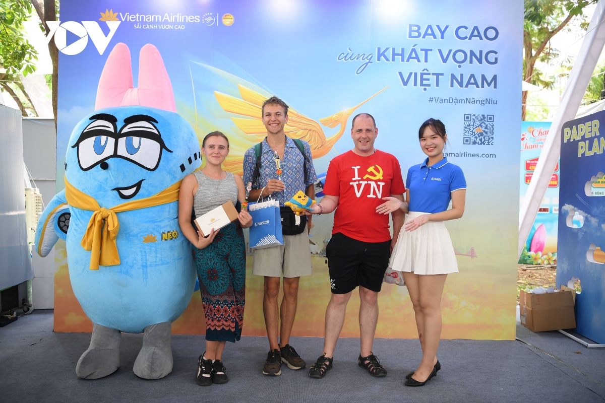 nguoi dan tp.hcm va du khach doi nang san tour du lich he hinh anh 5