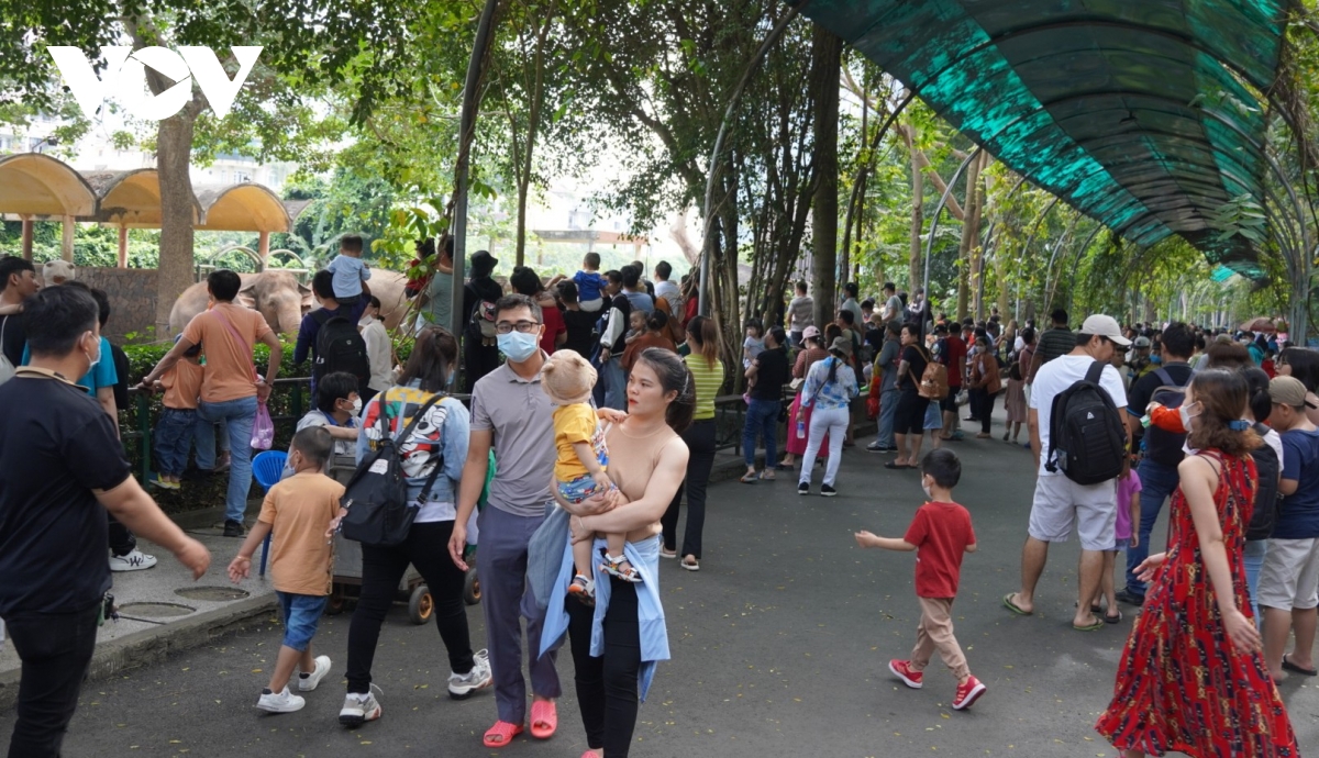 phat trien kinh te cuoi tuan tu tich hop dich vu den chuyen doi mo hinh hinh anh 2