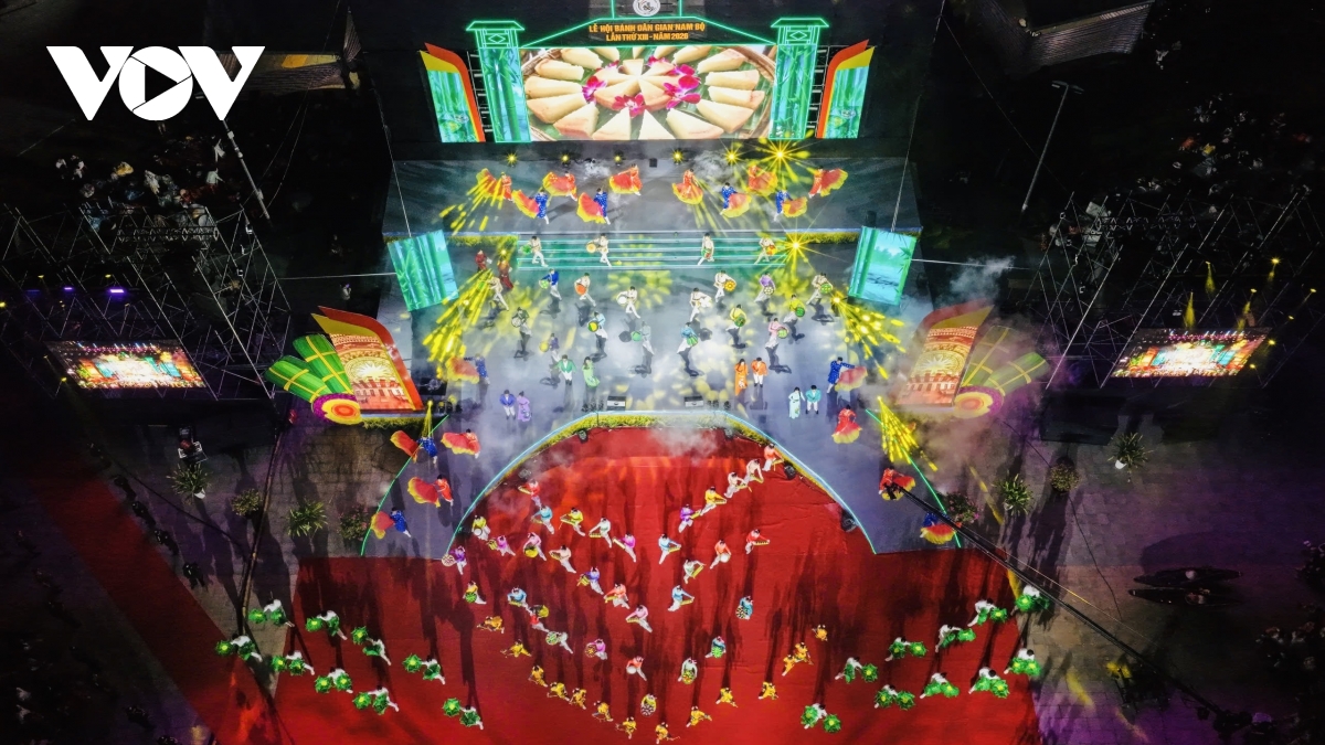 man nhan chuong trinh nghe thuat huong vi dat troi - le hoi banh dan gian nam bo hinh anh 1