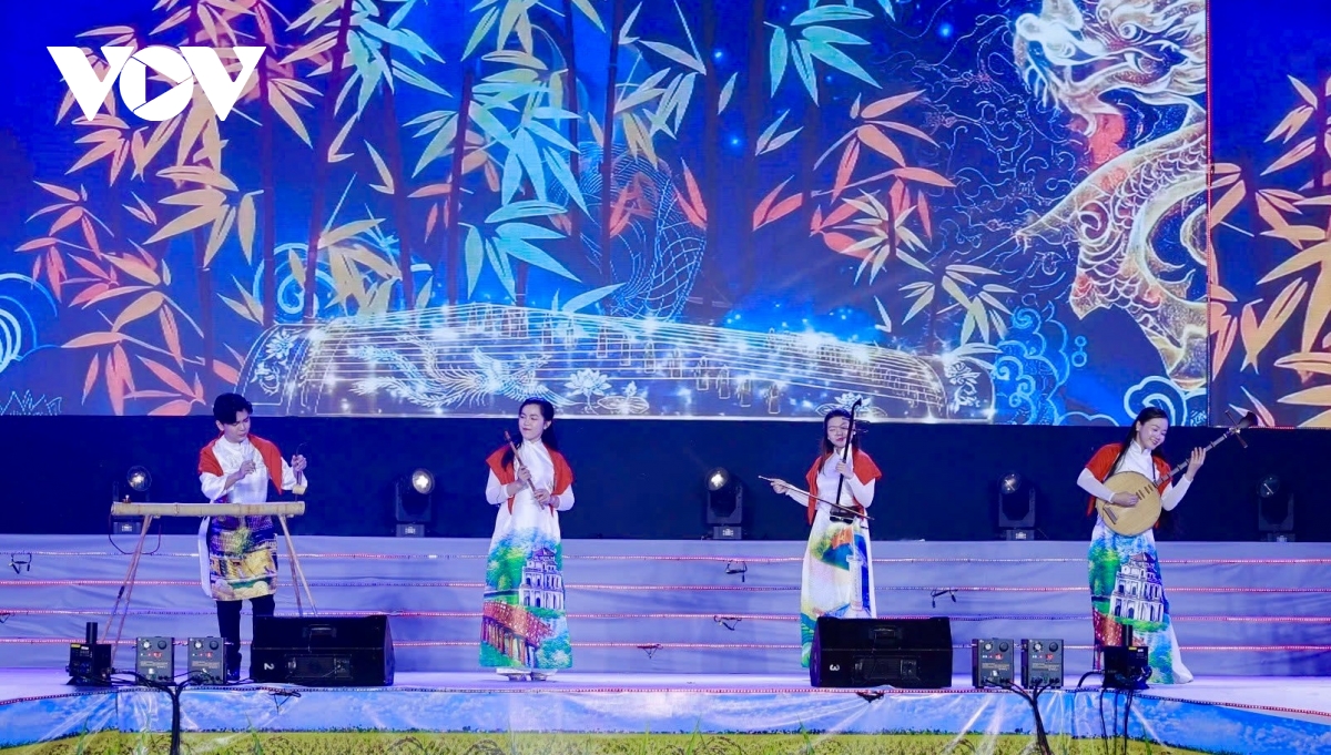 man nhan chuong trinh nghe thuat huong vi dat troi - le hoi banh dan gian nam bo hinh anh 10