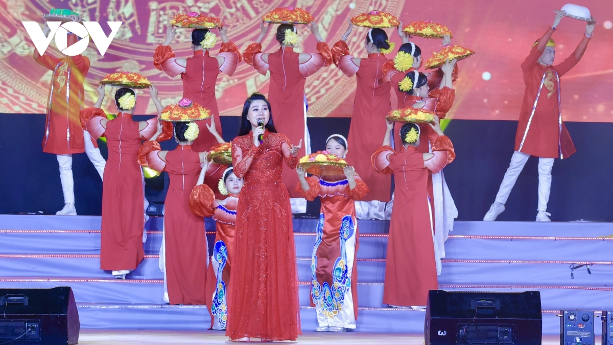 man nhan chuong trinh nghe thuat huong vi dat troi - le hoi banh dan gian nam bo hinh anh 4