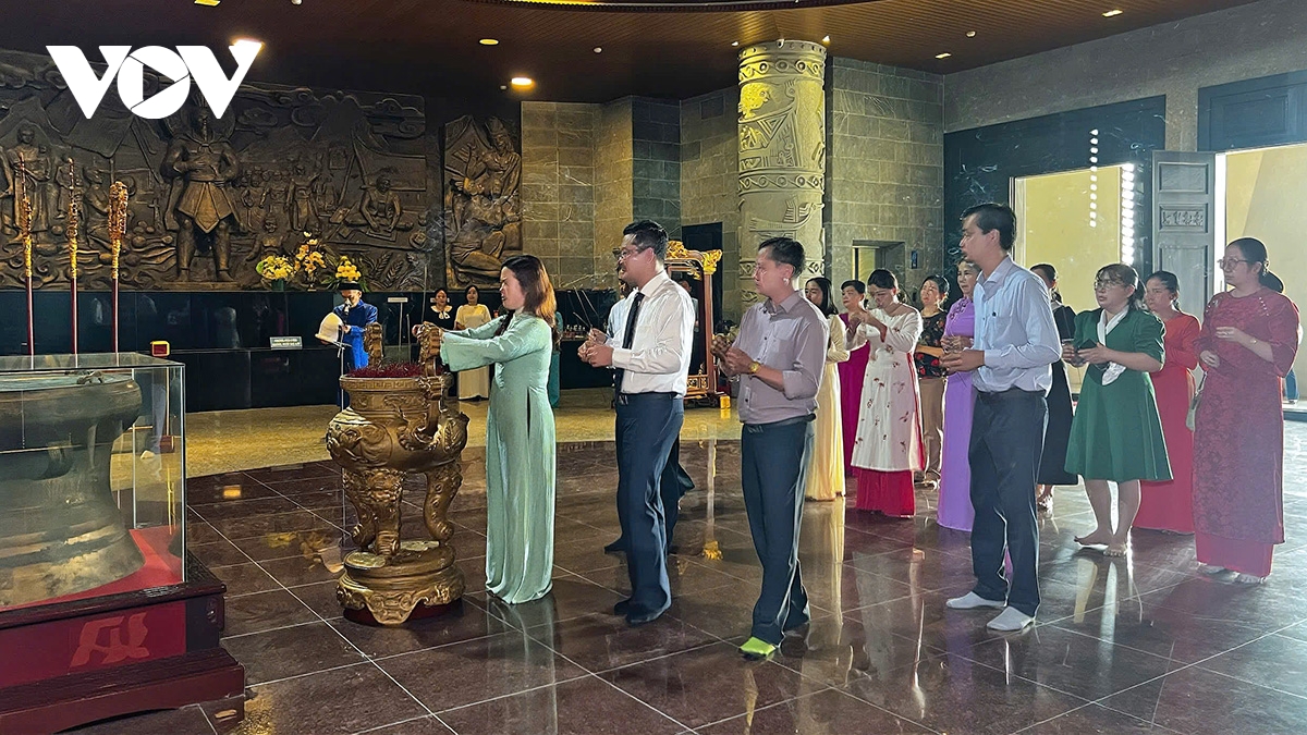 van hoa vung mien hoi tu tai Den hung can tho, huong ve ngay gio to hung vuong hinh anh 8