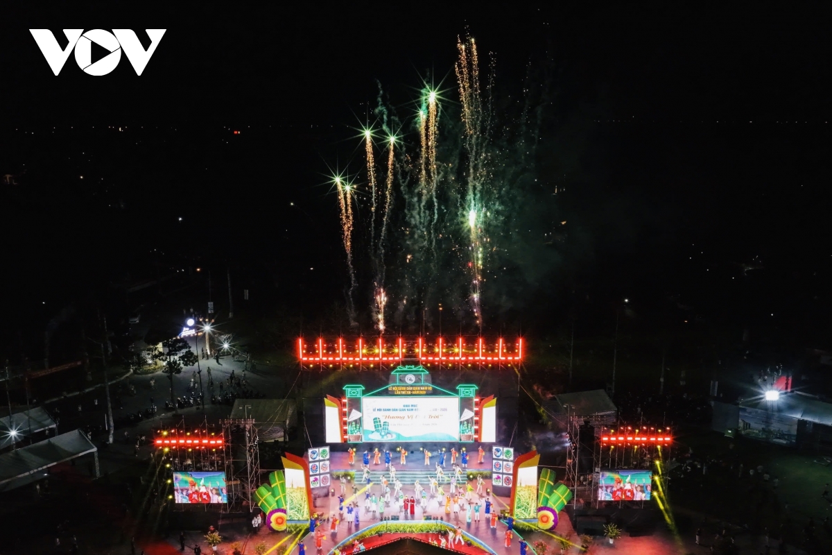 man nhan chuong trinh nghe thuat huong vi dat troi - le hoi banh dan gian nam bo hinh anh 14