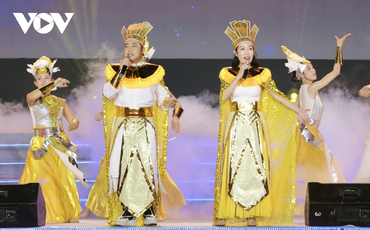 man nhan chuong trinh nghe thuat huong vi dat troi - le hoi banh dan gian nam bo hinh anh 3