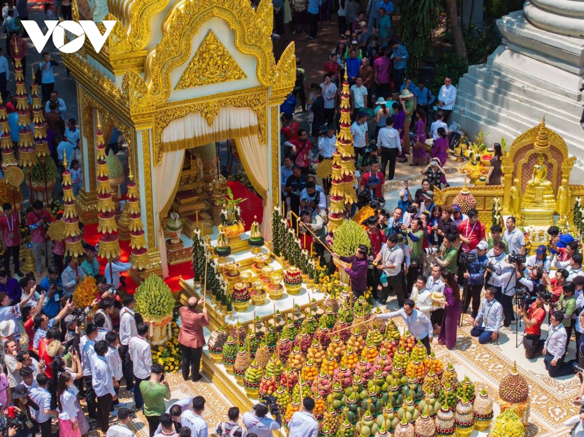phnom penh ruc ro sac mau trong le hoi nokor sangkranta hinh anh 2
