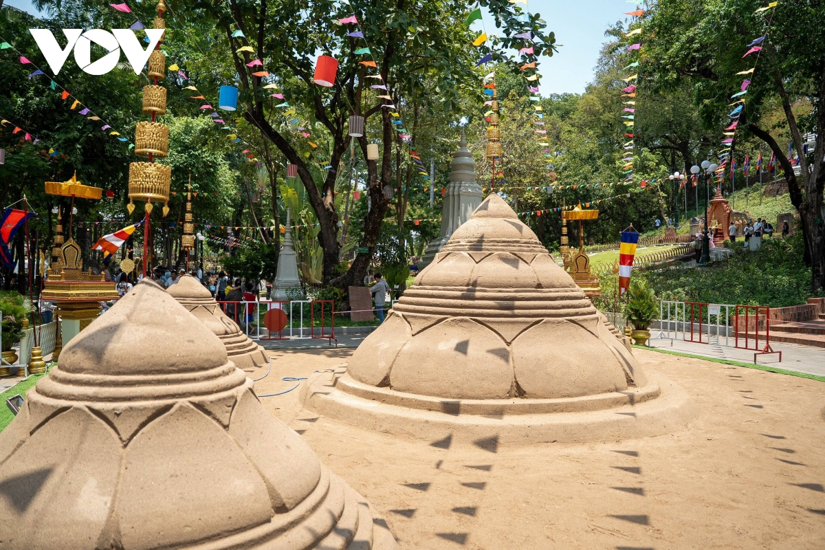 phnom penh ruc ro sac mau trong le hoi nokor sangkranta hinh anh 6