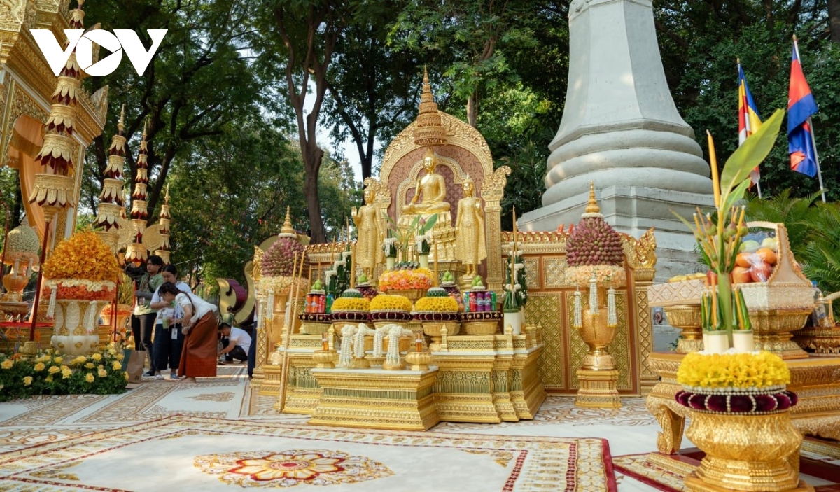 phnom penh ruc ro sac mau trong le hoi nokor sangkranta hinh anh 7