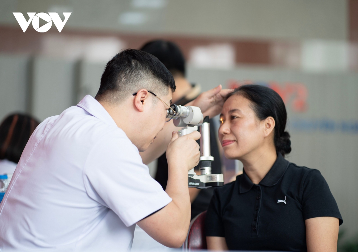 benh vien mat quoc te dnd kham mat va rang ham mat mien phi tai vov hinh anh 3