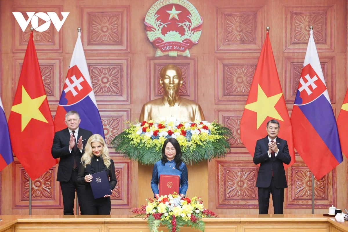 thu tuong le minh hung hoi dam voi thu tuong cong hoa slovakia robert fico hinh anh 5