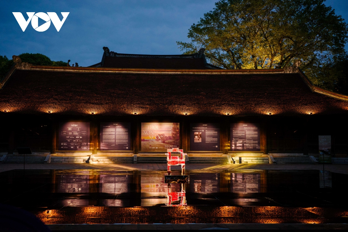 trien lam hoi hoa troi, non, nuoc mot cach nhin khac ve vua ham nghi hinh anh 1