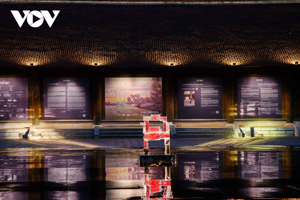 khi hoi hoa thay buoc chan tro ve cua vua ham nghi hinh anh 9