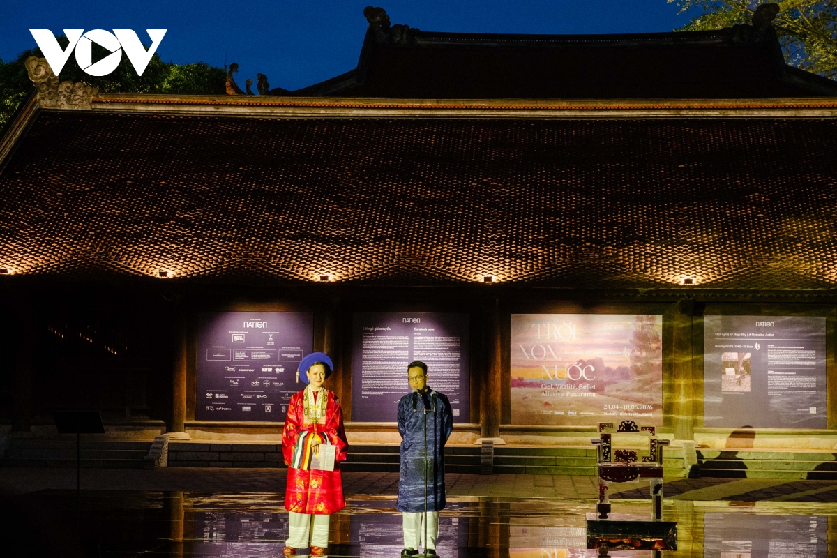 trien lam hoi hoa troi, non, nuoc mot cach nhin khac ve vua ham nghi hinh anh 2