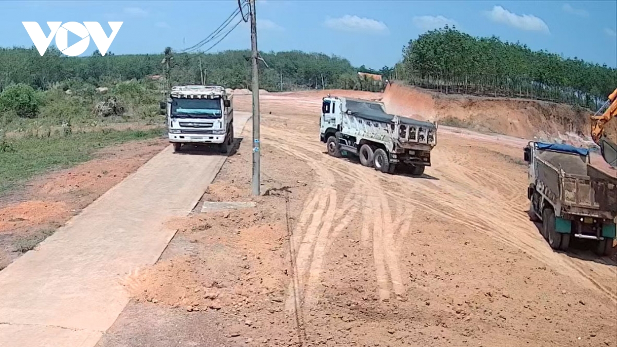 Xác minh vụ nhóm người lạ “khoét” đất gây sạt lở ở Đồng Nai sau phản ánh của VOV