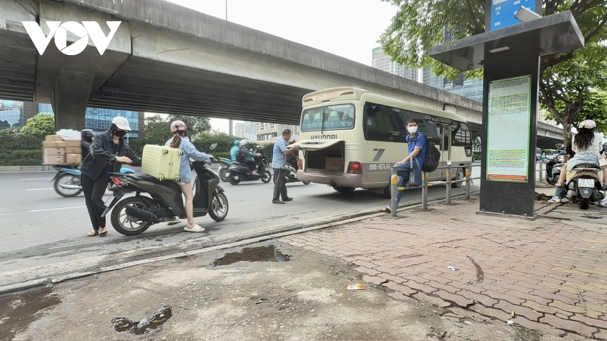  ben coc tai dien tren duong pham hung, nguyen xien do xu phat chua du nghiem hinh anh 2