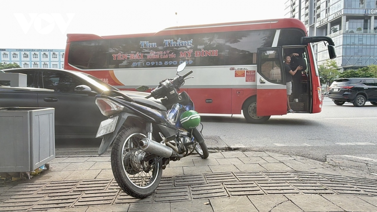  ben coc tai dien tren duong pham hung, nguyen xien do xu phat chua du nghiem hinh anh 8