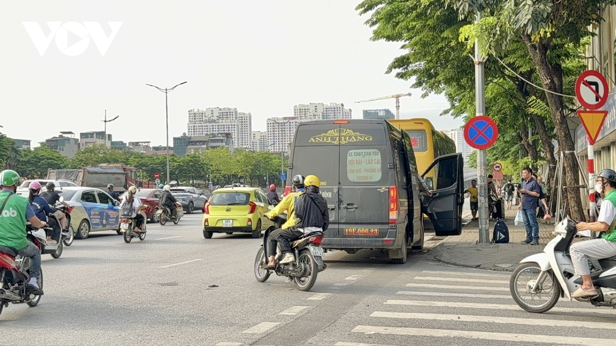  ben coc tai dien tren duong pham hung, nguyen xien do xu phat chua du nghiem hinh anh 9